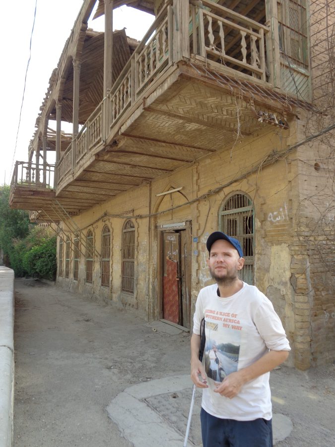Tony stood in front of an old, weathered Ottoman-style building. Agatha Christie is believed to have lived here for a time with her husband archaeologist Max Mallowan. There is debate over the dates Agatha Christie lived here and indeed some people question whether this is actually the correct house. Agatha Christie first visited Iraq in 1928 and after marrying Max Mallowan in 1930 accompanied him on archaeological expeditions to Iraq for the next 40 years. The two-storey building has a balcony running along its entire length. It is in poor condition with parts of the structure appearing to be close to collapsing.